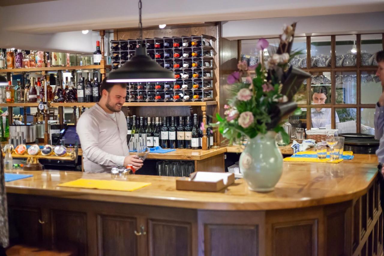 The Bell - Brunning And Price Hotel Alderminster Buitenkant foto